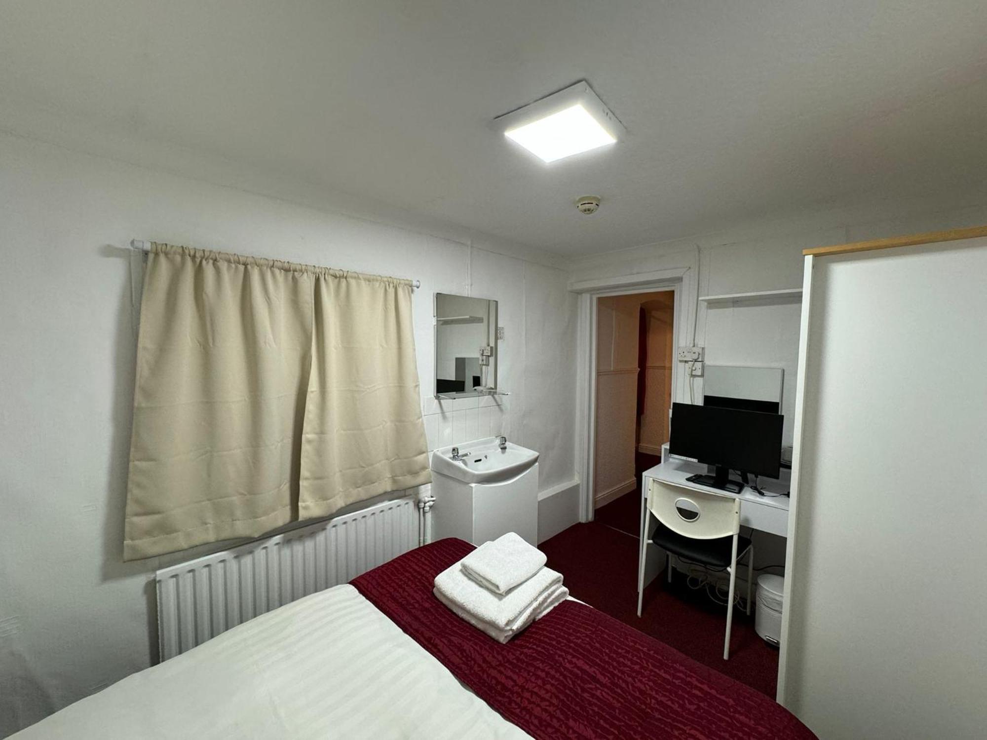 Garth Hotel London Room photo